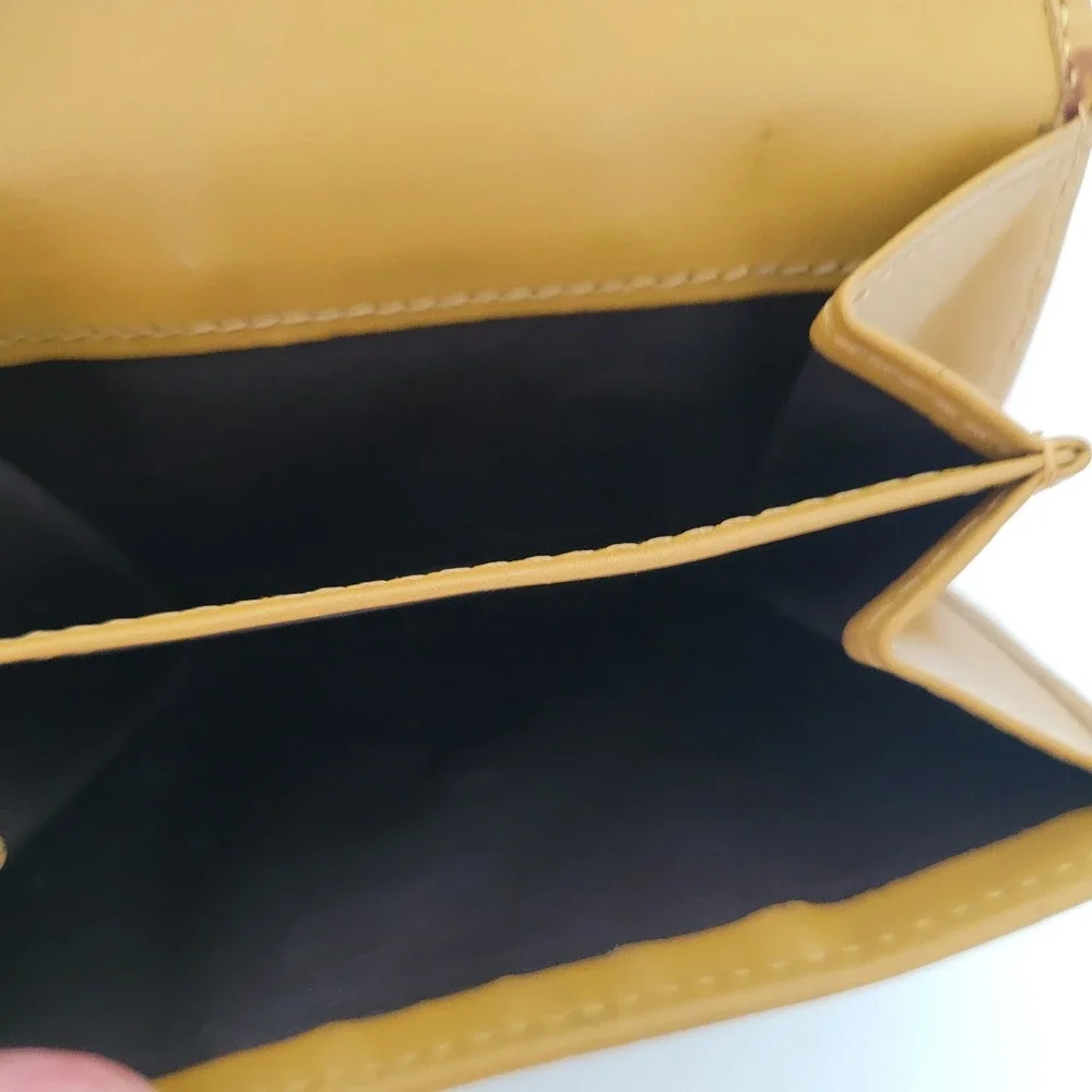 Gucci GG Canvas Bifold Compact Wallet Tan Leather Monogram 035-4463-2146 Vintage